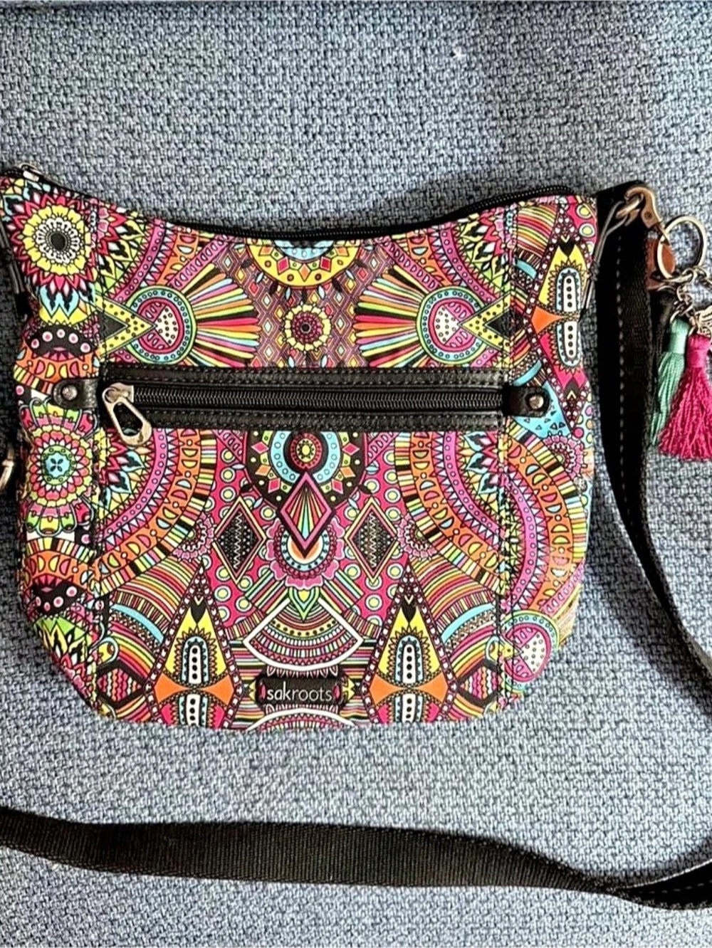 sakroots Artist Circle Basic Crossbody Black & Multicolor